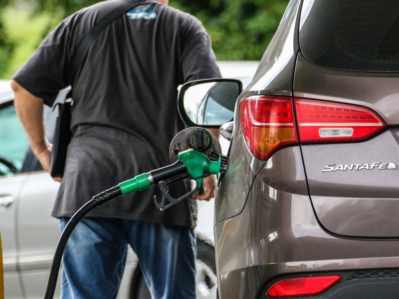 Госдума приняла закон о контроле цен на бензин