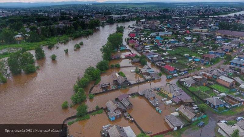 Выплаты пострадавшим от паводка в Приангарье завершат до 10 августа, заявил Мутко