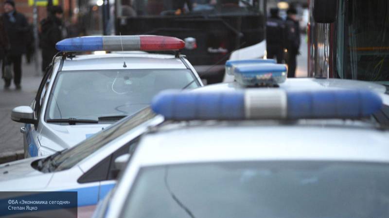 Водитель BMW протаранил столб на Суздальском проспекте в Петербурге