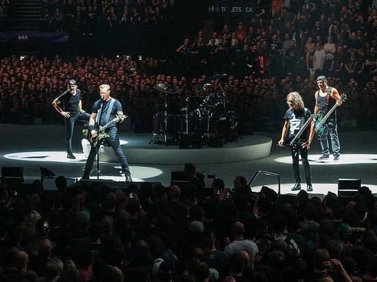 Музыканты Metallica в «Лужниках» исполнили песню «Группа крови»
