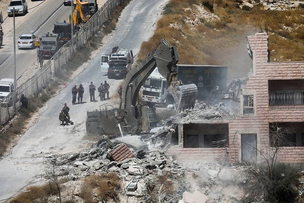 Израиль начал снос палестинских домов, которые стояли слишком близко к барьеру безопасности