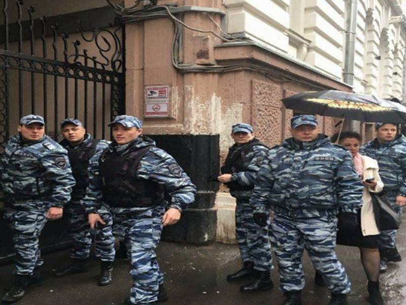 К директору ФБК Навального пришли с обысками