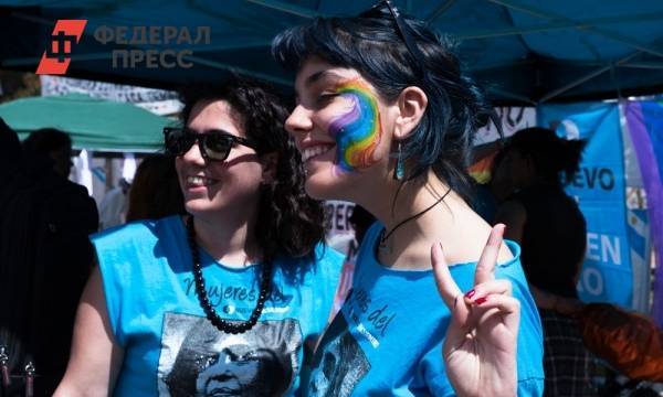 Tinder будет уведомлять пользователей о въезде в страны с запретом ЛГБТ отношений | Москва | ФедералПресс