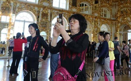 Китайские туристы отдыхают на зависть бедным русским