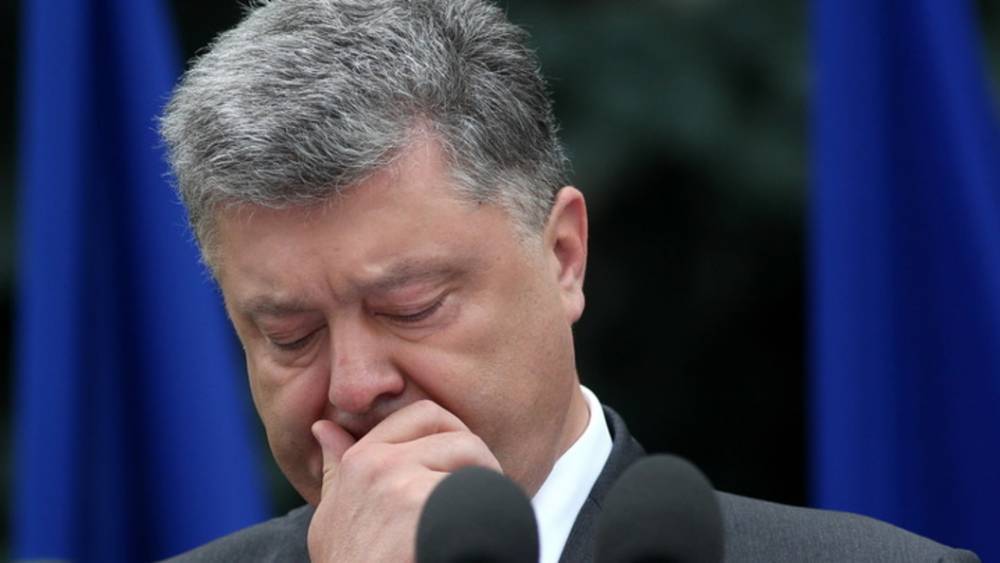 Порошенко не стал игнорировать повторный вызов и пришел на допрос в Госбюро расследований Украины