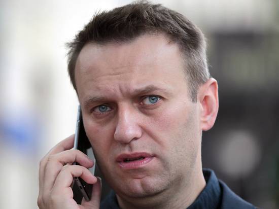 Московские полицейские задержали Навального в день рождения его супруги