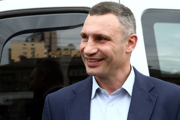 Зеленский обратился к кабмину с просьбой уволить Кличко