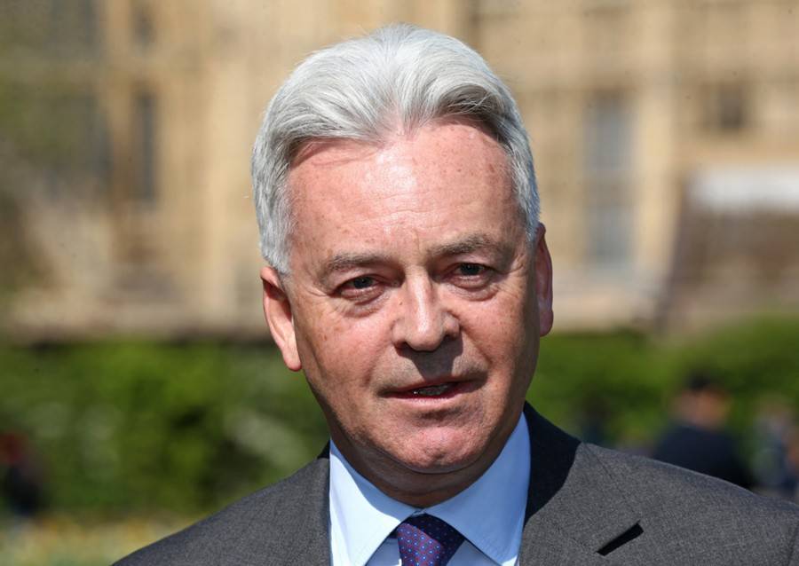 Несколько британских министров ушли в отставку после назначения Джонсона