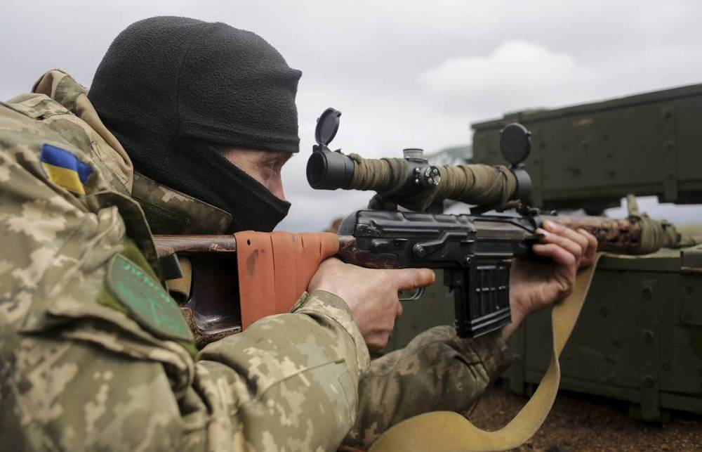 Специалист ДНР попал под снайперский огонь боевика ВСУ