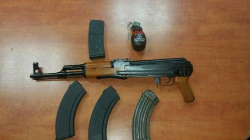 Гражданин Франции пытался вывезти из Украины АКС-74 и 3 пистолета Макарова