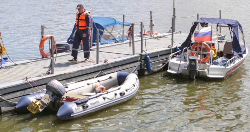 Прогулочная лодка перевернулась на Москве-реке – СМИ