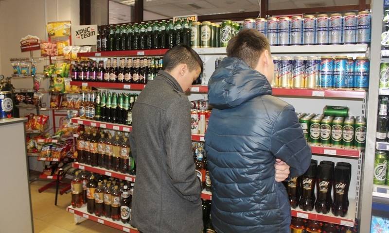 В Госдуму внесли проект закона о запрете продавать спиртное лицам младше 21 года