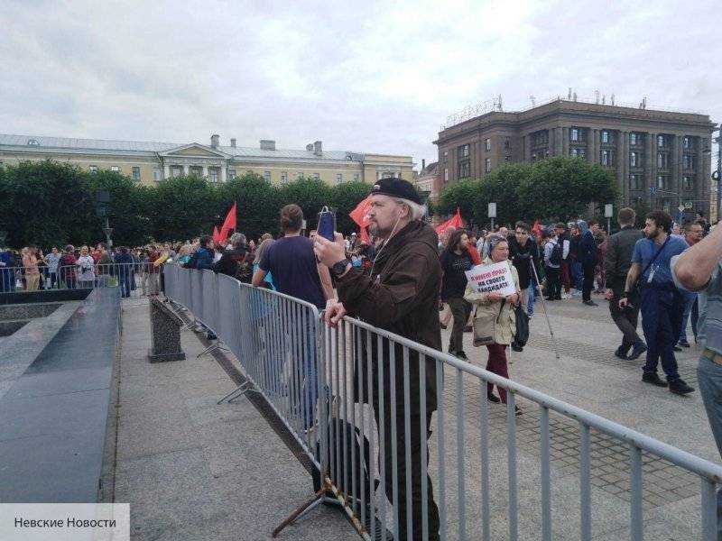 Петербургский митинг оппозиции заполонили пьяные гопники и ЛГБТ