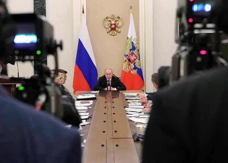 Путин указал на "странноватые" решения иркутского губернатора после наводнения