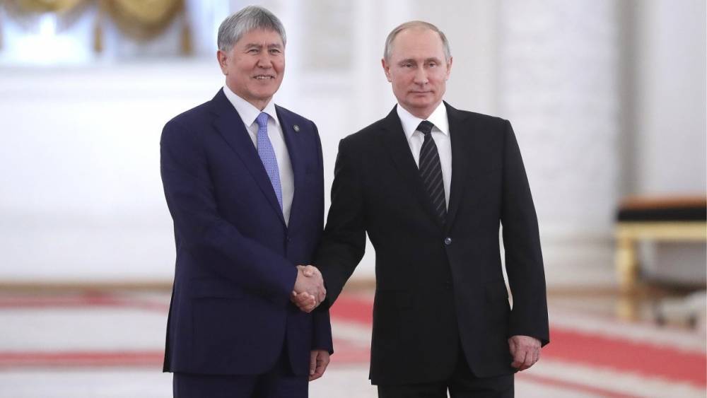 Путин и Атамбаев на встрече в Москве обсудили будущее Киргизии