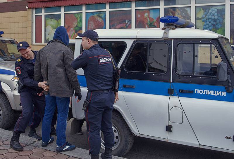 Лжеполицейские шантажировали москвича и требовали 2 млн рублей