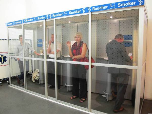 Курилки в российских аэропортах могут сделать платными