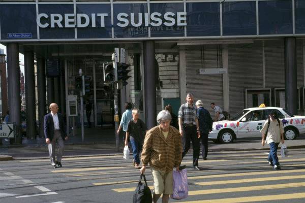 Швейцарские банки начали выдавать кредиты под отрицательный процент