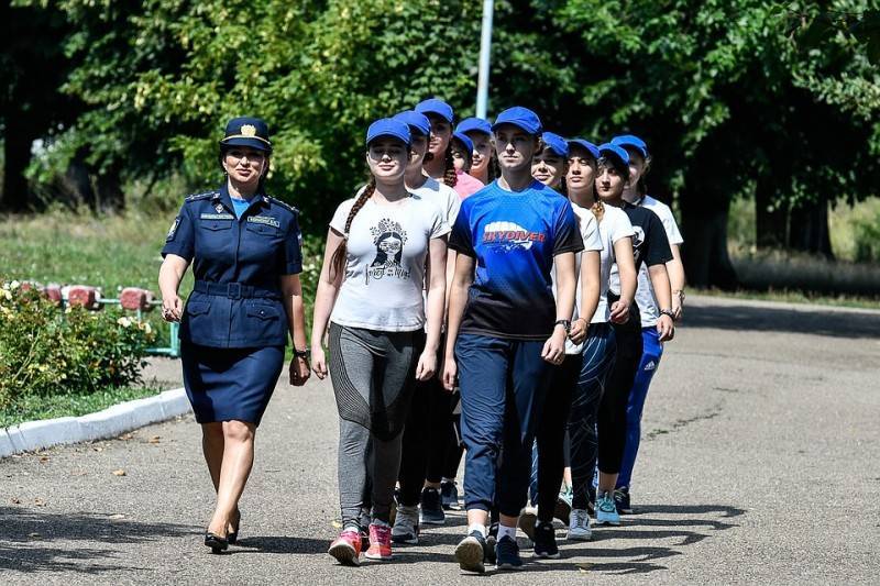 В Краснодарском авиаучилище имени Серова в третий раз отбирают будущих летчиц