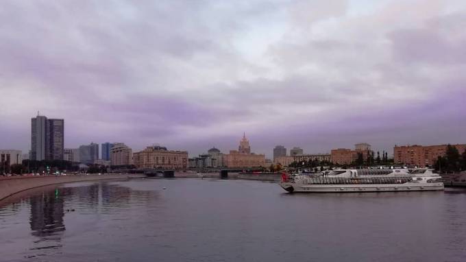МЧС опровергло сообщение об опрокидывании лодки с пассажирами на Москве реке