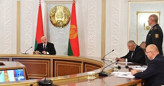 Лукашенко - Караеву: Сделайте, чтобы нигде не было видно милиции, а порядок был идеальным