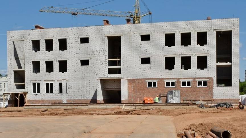 В Кирове начали строить три новых детских сада