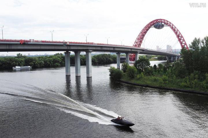 МЧС опровергло информацию о перевернувшейся на Москве-реке лодке
