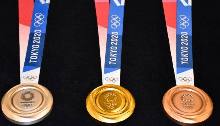 Награды из гаджетов: в Токио презентовали медали Олимпиады-2020