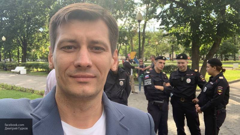 Переживший обыск Гудков дает показания об организации незаконного митинга