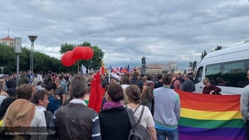 Жители Петербурга застряли в транспортных пробках из-за надоедливых оппозиционеров