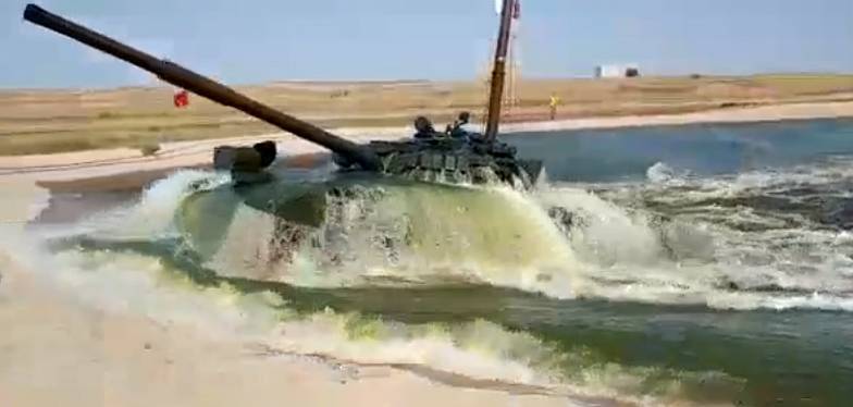 Подводное вождение на танках: донские военные тренируются на полигоне Прудбой