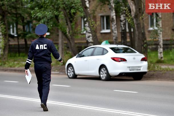 В Сыктывкаре разыскивают скрывшегося после ДТП водителя