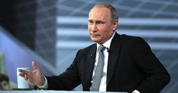 Путин распорядился сократить использование бумажных тетрадей в школах