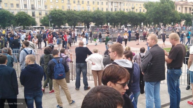 Оппозиции удалось собрать на митинг в Петербурге только фриков и маргиналов
