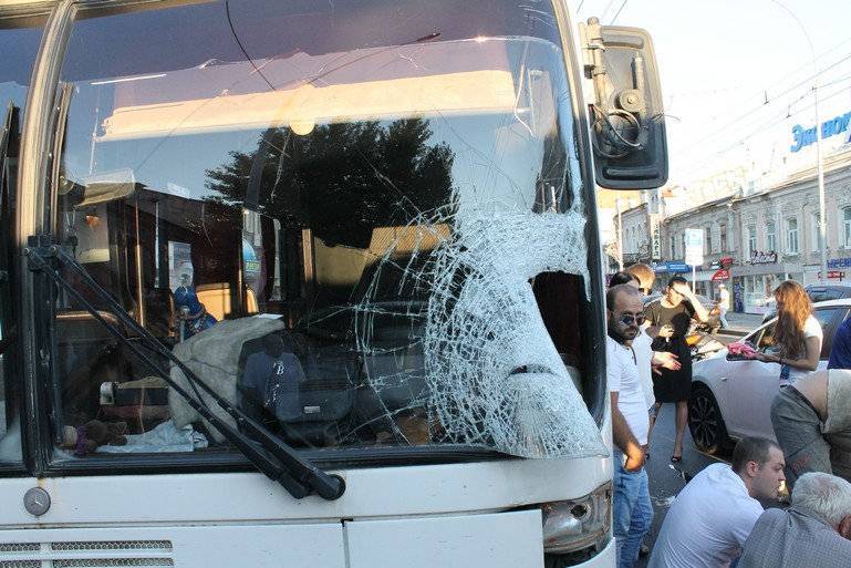 В Дорогобуже неадекват разбил рейсовый автобус
