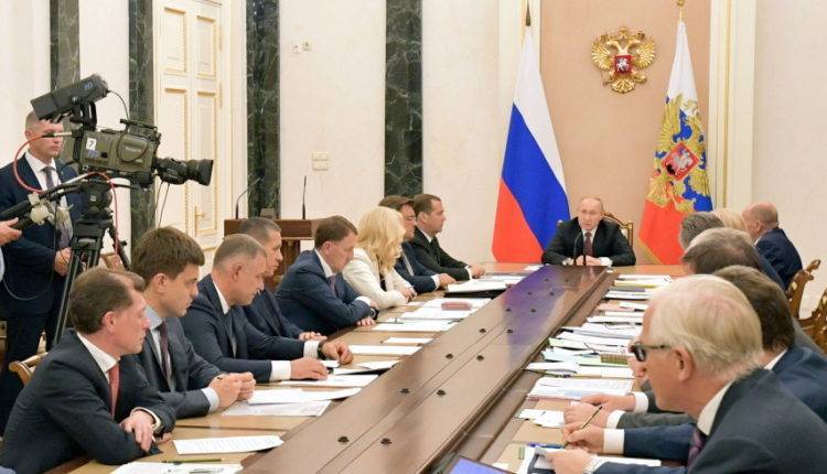 Путин: Нужно обеспечить Иркутскую область современными рабочими местами