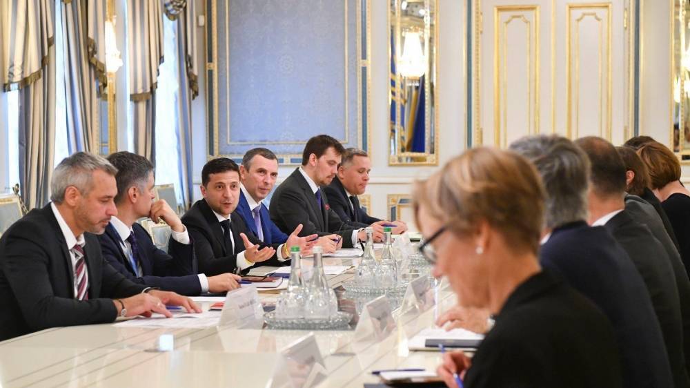 Зеленский обсудил выборы в Раду и ситуацию в Донбассе с послами G7