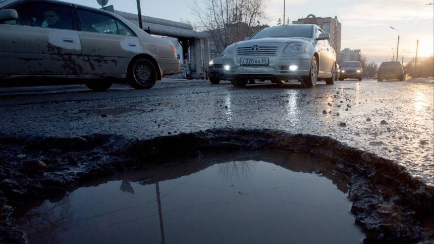 Видео: кто и зачем похоронил дорогу в Астрахани