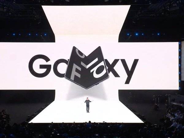 Samsung пообещала начать продажу складного смартфона Galaxy Fold в сентябре