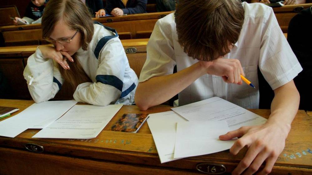 Чтобы молодежь не уезжала из регионов: В России предложили сделать высшее образование бесплатным