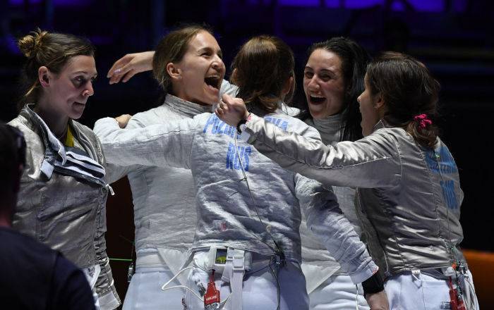 Женская сборная России по фехтованию на саблях завоевала золото на ЧМ