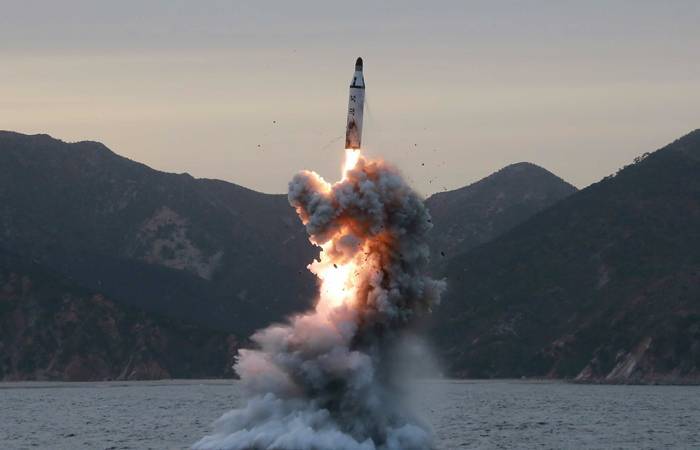 Reuters: одна из запущенных КНДР ракет была новой разработкой