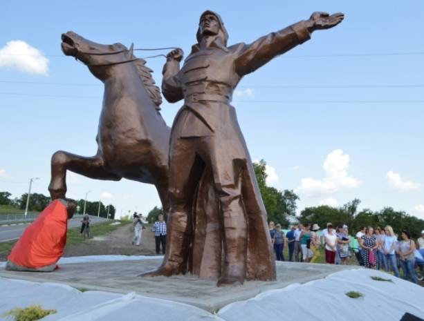 В Белгородской области установили памятник бойцам Первой конной