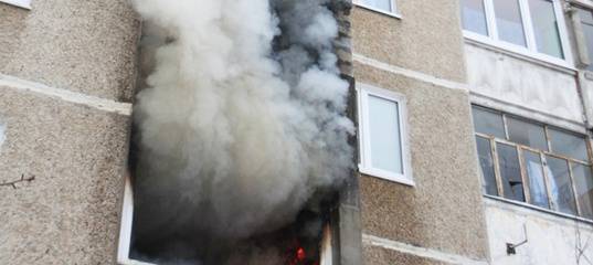 В Тюмени человек отравился угарным газом при пожаре в многоэтажке. Он находится в реанимации