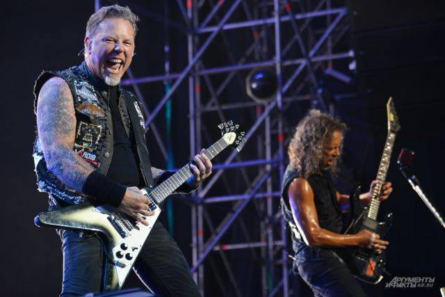 В Сеть выложили «шпаргалку» музыкантов Metallica с текстом «Группы крови»
