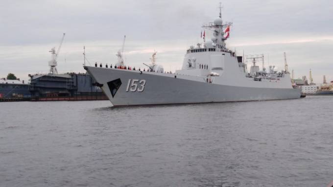 Китайский эсминец "Си Ань" пришвартовался к набережной Лейтенанта Шмидта