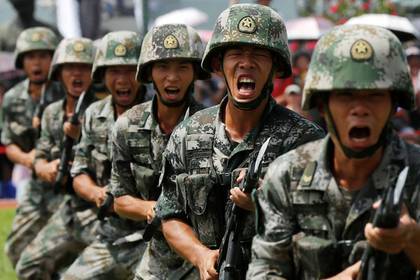 Китайская армия приготовилась подавлять протесты в Гонконге