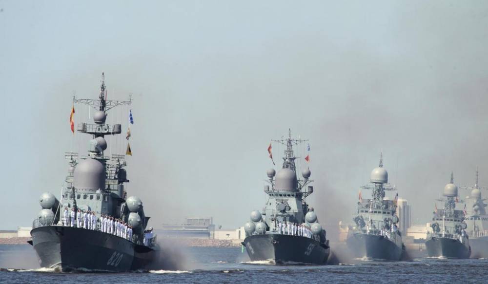 День ВМФ: большой парад на Неве, лучшие точки обзора, ограничения движения