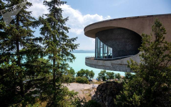 Полный модерн: севанскому шедевру советской архитектуры грозят забвение и гибель