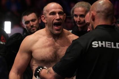 Российский боец UFC Олейник проиграл за 12 секунд и попал в больницу